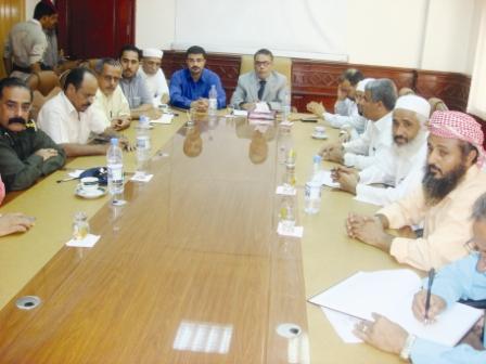 محافظ عدن لدى لقائه وجهاء مديرية المنصورة أمس